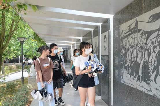 澳门信誉最好的十大平台排名学生第二党支部组织参观浙大西迁纪念广场